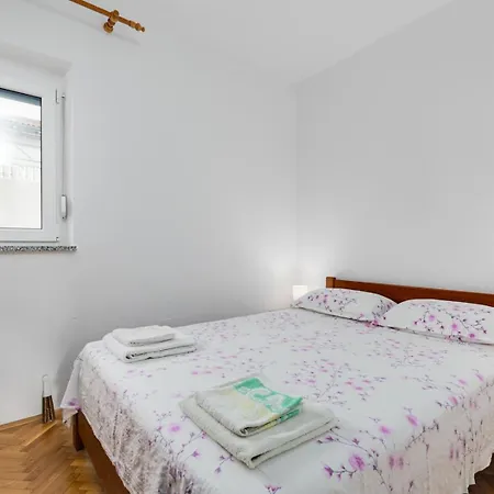 Guest house Jeka With View Baska (Krk)